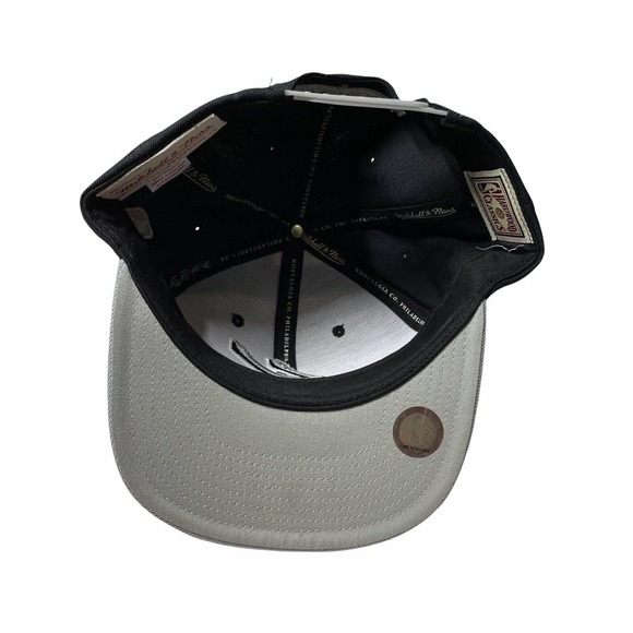 San Antonio Spurs Mitchell & Ness NBA Team Logo SnapBack‎ Hat - Picture 3 of 4